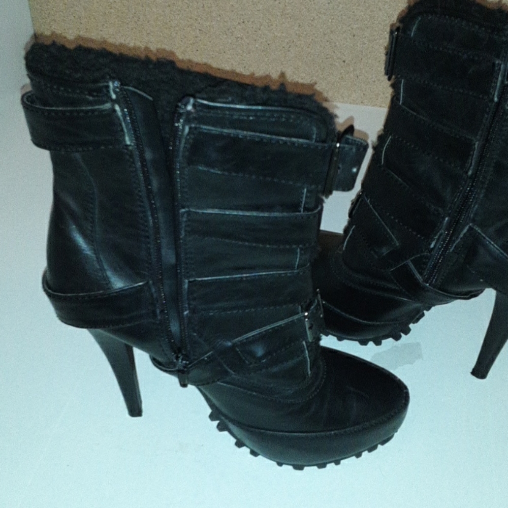 Heels - Picture 4 of 4